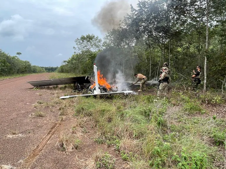 Com apoio da polícia de Mato Grosso, FAB intercepta avião com 500 quilos de drogas