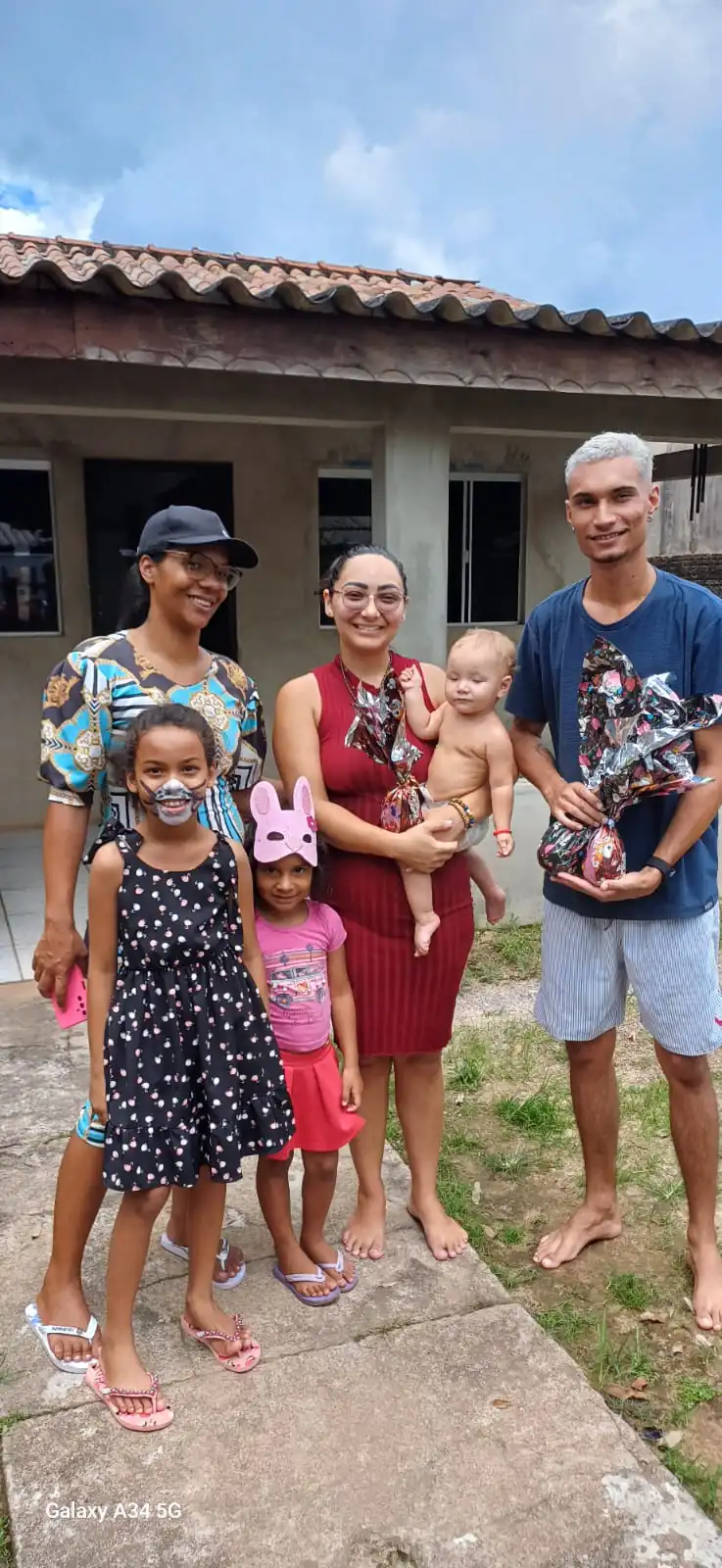 Associação dos Bairros e Web Rádio Pioneira distribuem ovos de Páscoa pelo segundo ano consecutivo no Bairro Celídio Marques