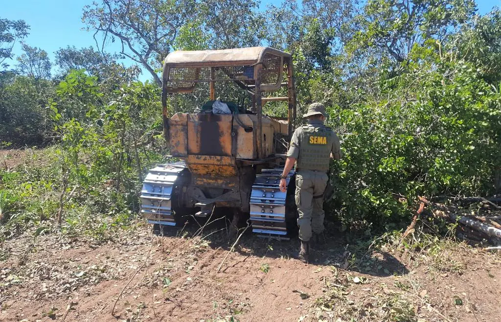 Pai e filha são detidos por crimes ambientais em MT; maquinários apreendidos
