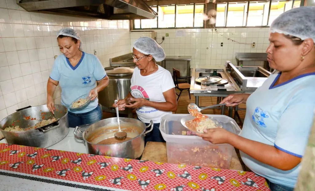 Várzea Grande sedia encontro e reforça compromisso com agricultura familiar e alimentação escolar