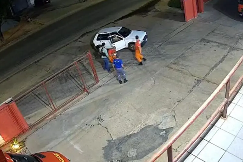 Bombeiros salvam recém-nascida que se engasgou durante banho