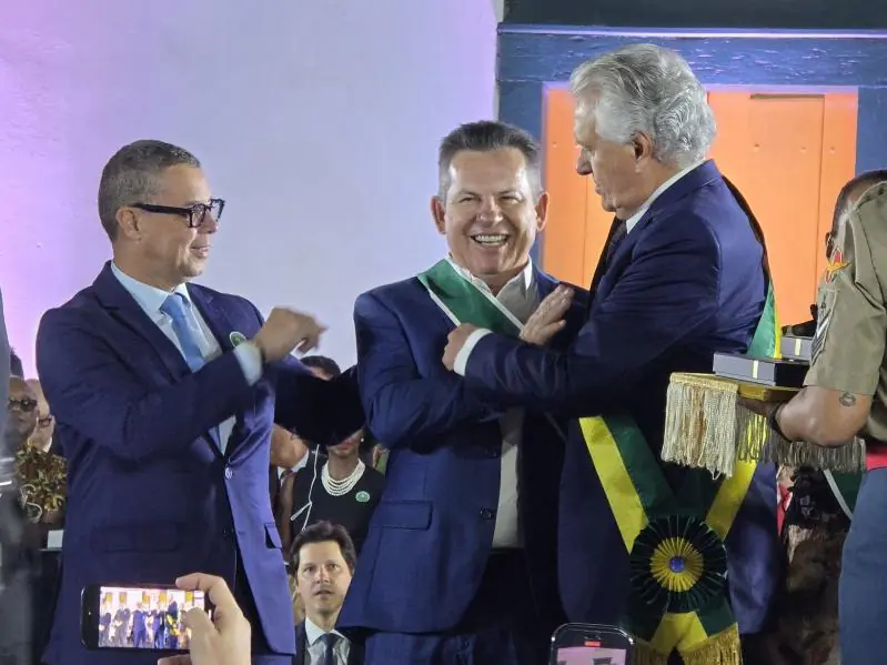 Mauro Mendes recebe a mais alta honraria do estado de Goiás em homenagem aos mato-grossenses