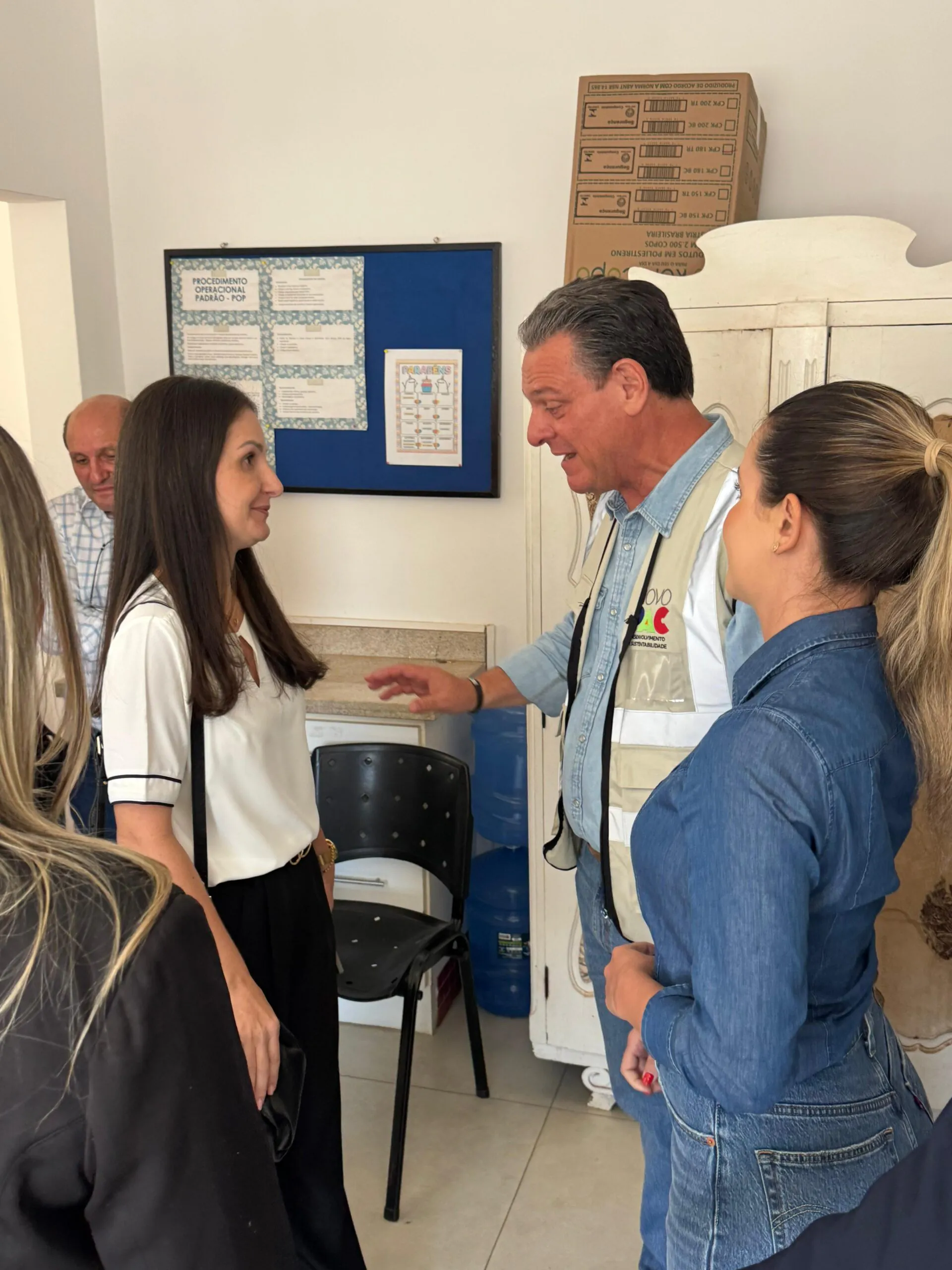 Mara Lemos, jovem secretária de Saúde de Colíder, ganha protagonismo em reunião com ministro sobre o futuro do município