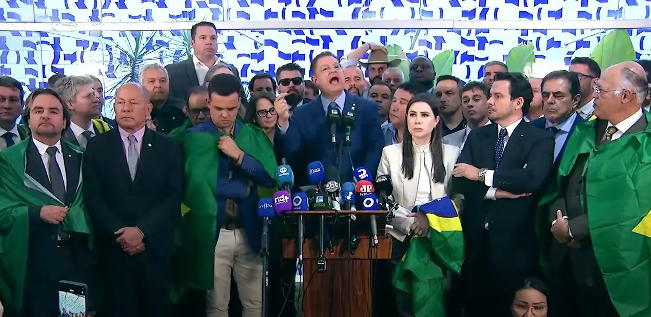 Oposição anuncia ofensiva pró-Bolsonaro com foco em impeachment de Moraes