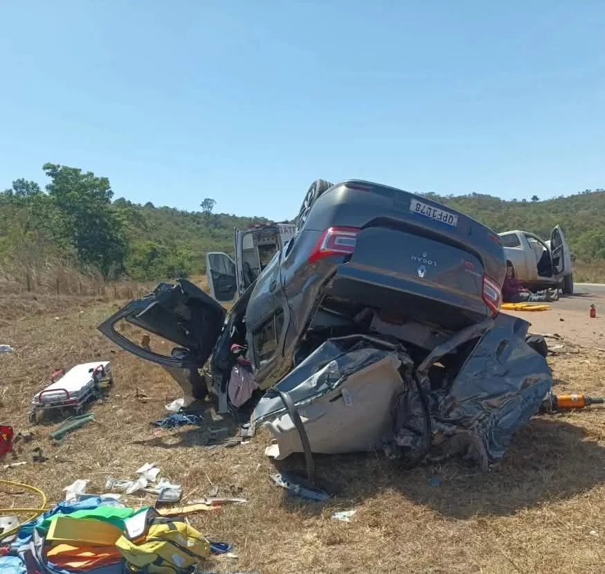 Tragédia: colisão frontal mata motorista e criança; três ficam feridos