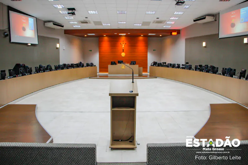 Ex-mulher de PM é presa por enviar envelope com R$ 10 mil