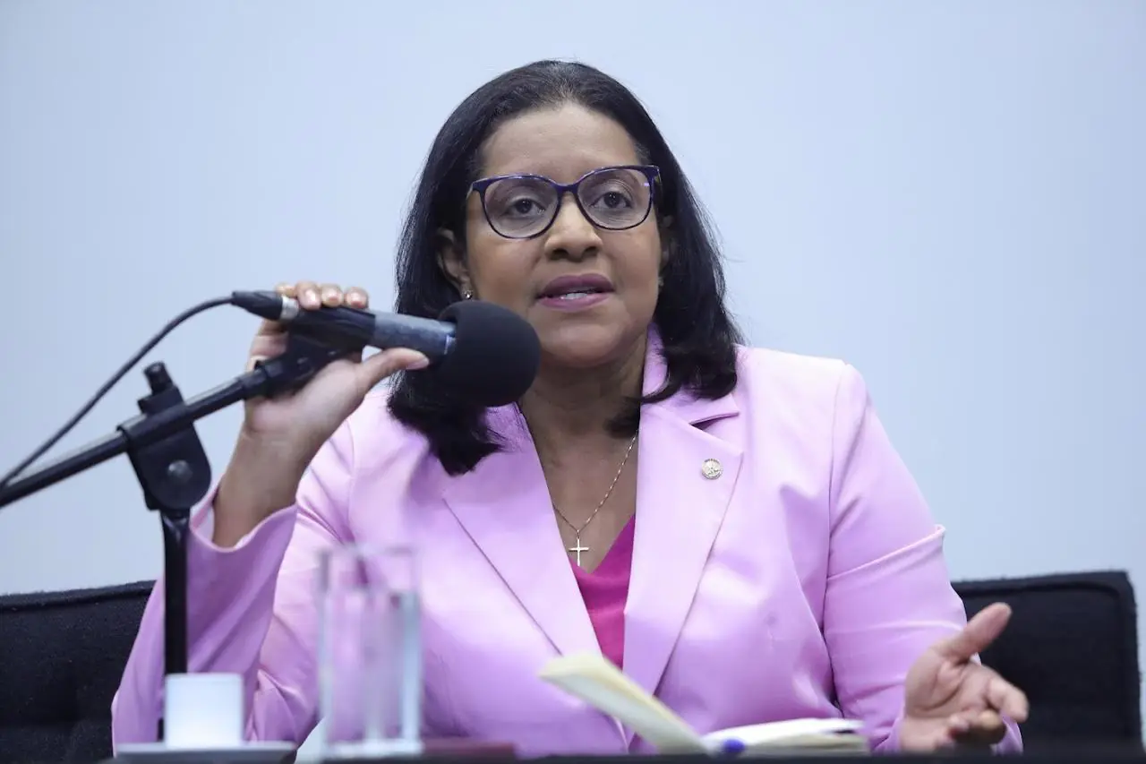 Deputada Gisela realiza evento Força Lilás, em Cuiabá, e encerra ciclo de de debates sobre  violência contra a mulher