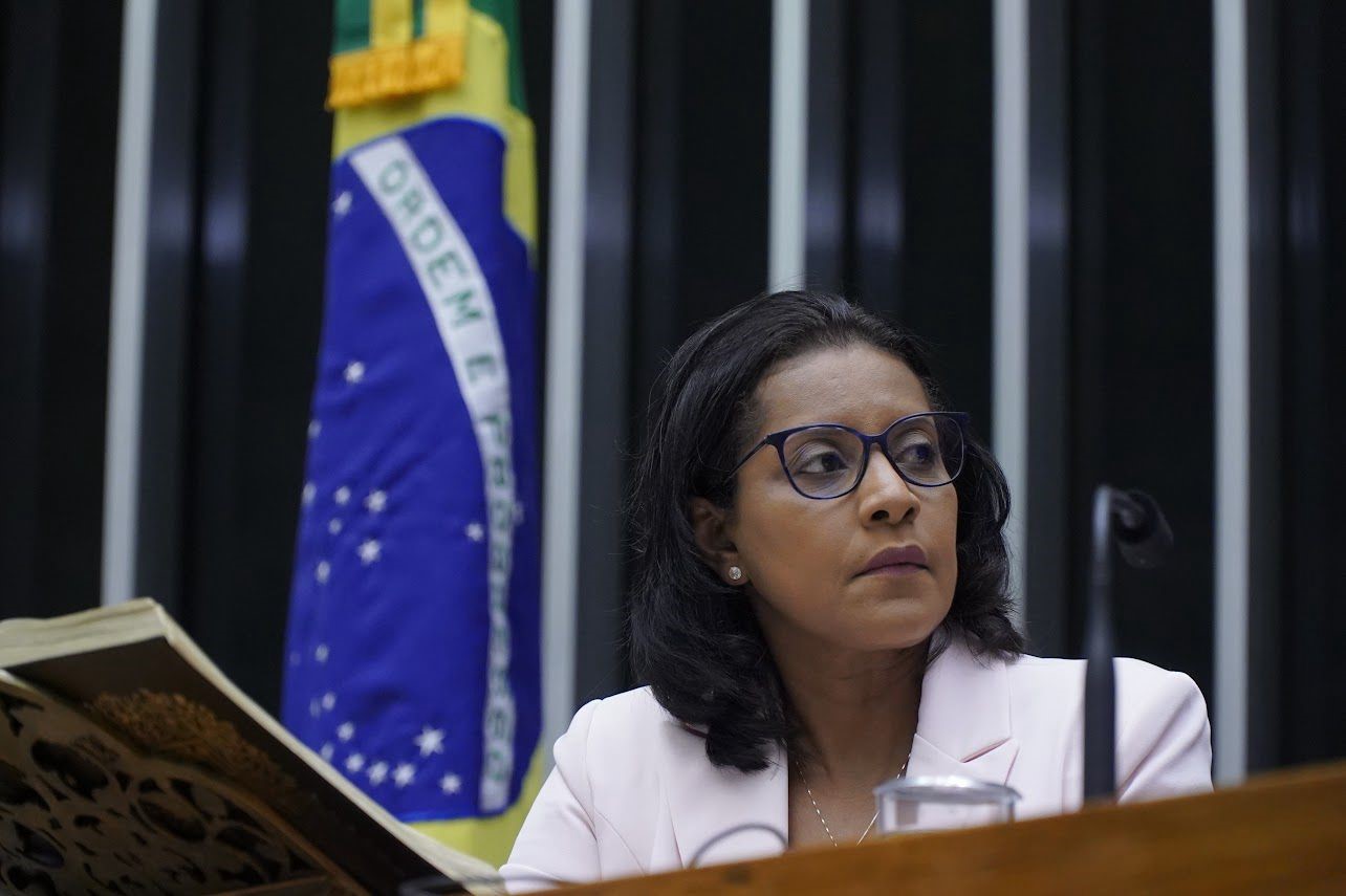 Gisela propõe fim do cartão de crédito consignado para conter endividamento; ‘dívidas causam até suicídio’