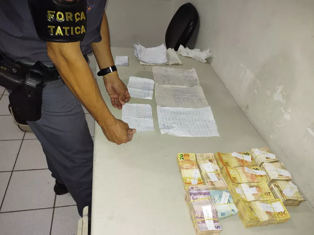 Sinop: Força Tática apreende mais de R$ 64 mil e prende dupla suspeita de tráfico de drogas