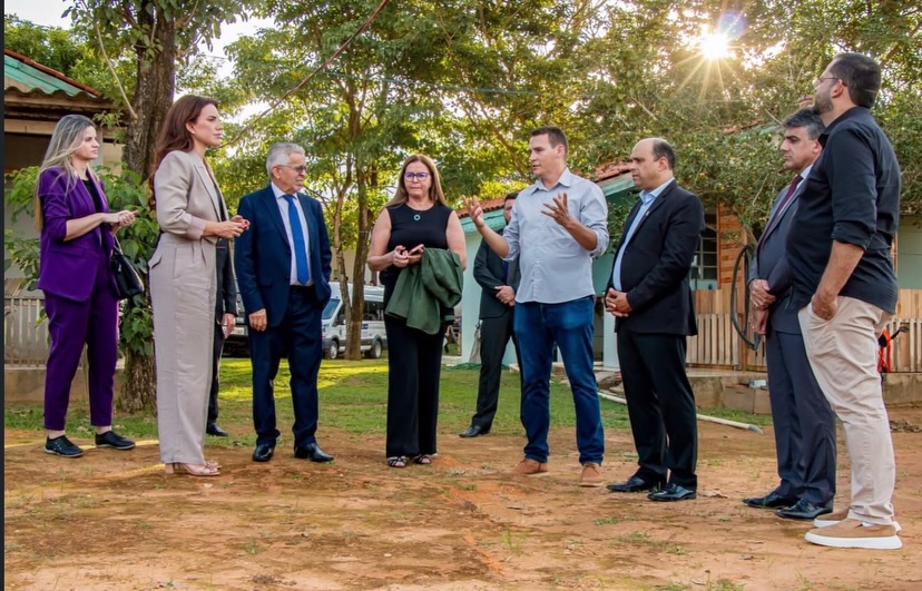 Presidente da OAB de Sinop participa da entrega de veículo para a FUNVIDA em apoio à recuperação de dependentes químicos