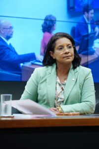 Ofensiva do governo contra bets reacende debate e destaca  PL de Gisela contra endividamento