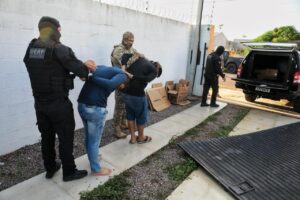 Tribunal do Crime em Sinop termina com refém resgatado e oito faccionados presos pela PM