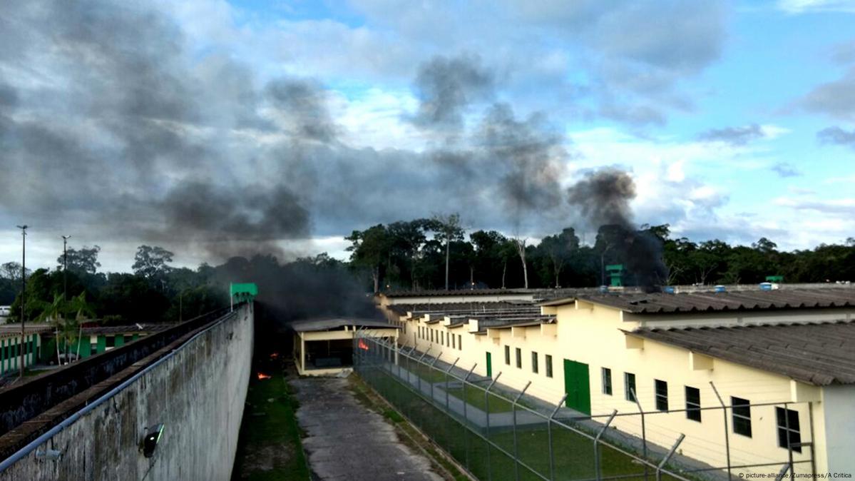 Confusão e revolta: transferência de policiais militares para novo presídio gera tensão em Manaus