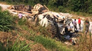 Grave acidente na Serra do Cachimbo deixa caminhoneiro ferido e chama atenção de motoristas na BR-163