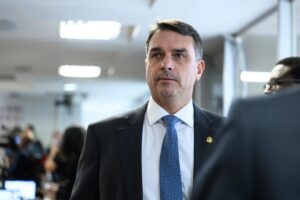 Flávio Bolsonaro convoca reunião de emergência após vazamento de áudios sobre filme de Jair Bolsonaro; caso repercute no Nortão e em todo o Brasil