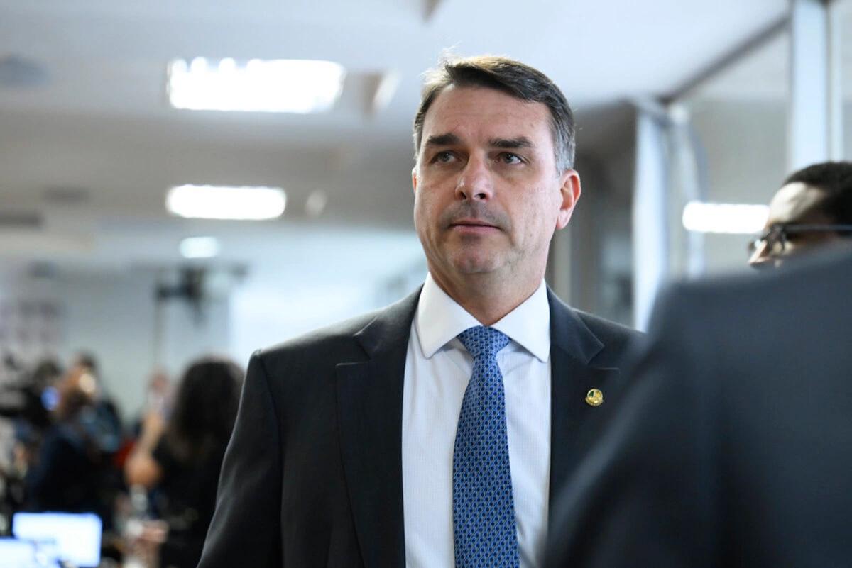 Flávio Bolsonaro convoca reunião de emergência após vazamento de áudios sobre filme de Jair Bolsonaro; caso repercute no Nortão e em todo o Brasil
