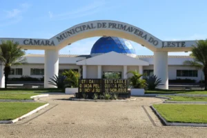 Prefeito de Primavera do Leste vira alvo de pedido de cassação após abertura de PSF para atender assessor de banda sertaneja