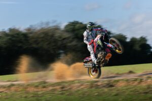 BITES Sportbay 2026 acelera em Cuiabá e transforma motos de aventura em máquinas de competição