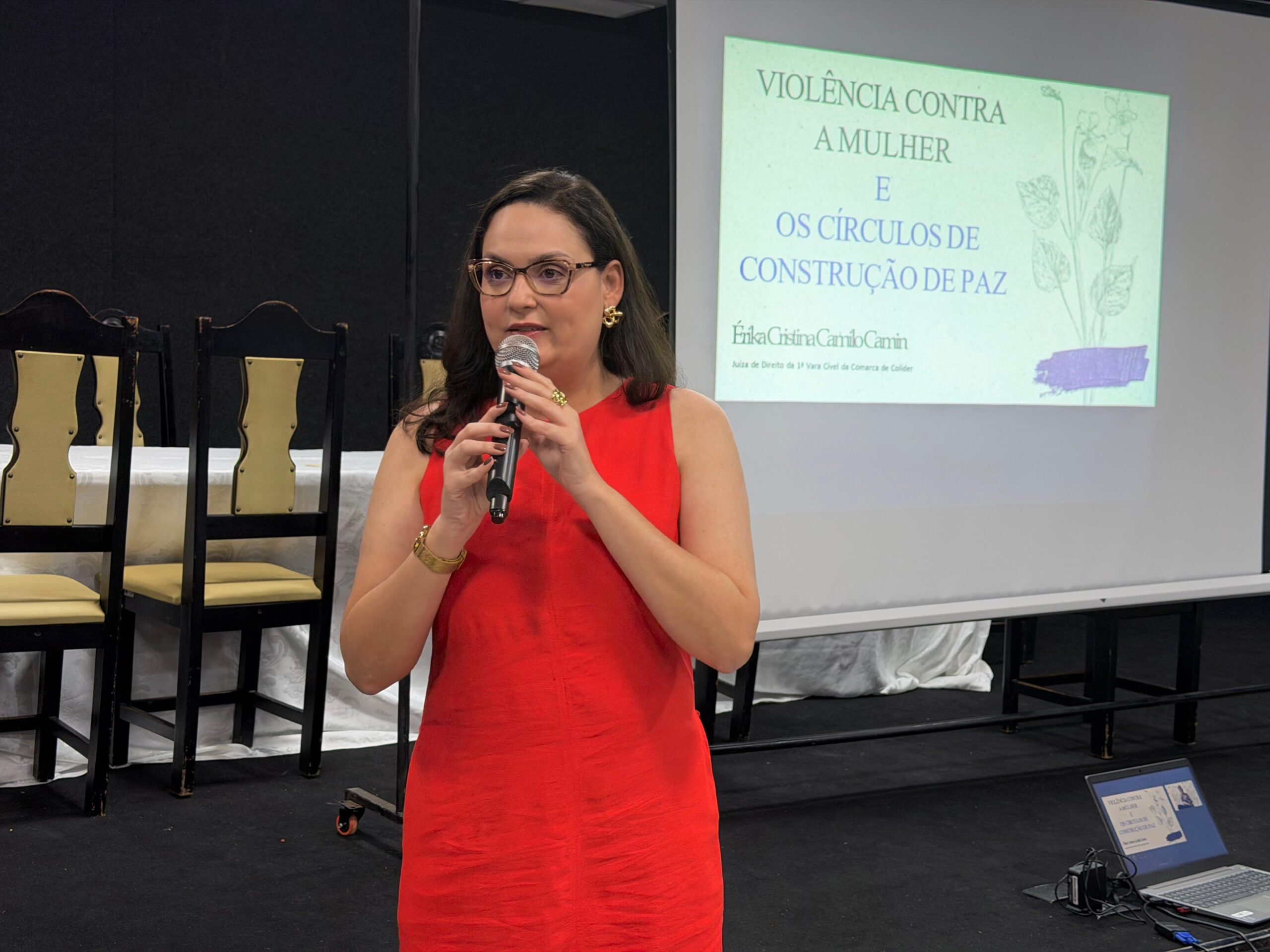Colíder: juíza Erika Camin orienta idosos sobre violência contra a mulher e reforça importância da prevenção