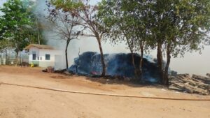 Época de seca no Nortão acende alerta: incêndio consome material reciclável e reforça a importância do cuidado com o fogo em Colíder