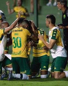 TRÊS PONTOS EM CASA COM MAESTRIA! Cuiabá domina o Athletic-MG, vence por 3 a 0 e mira reação na Série B