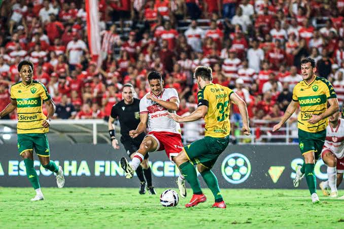Cuiabá sofre derrota por 3 a 0 para o CRB e fica mais distante do G6 da Série B