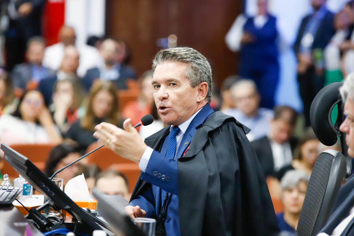 PF identifica 150 saques de R$ 15,6 milhões em contas de presidente do TCE-MT
