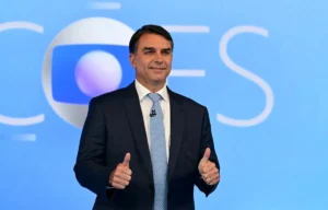 Flávio Bolsonaro: PF investiga possível saída do Brasil; Argentina nega entrada