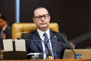 Advogado ligado a Trump questiona decisão de Zanin; entenda a polêmica e o risco de tensão diplomática com o Brasil