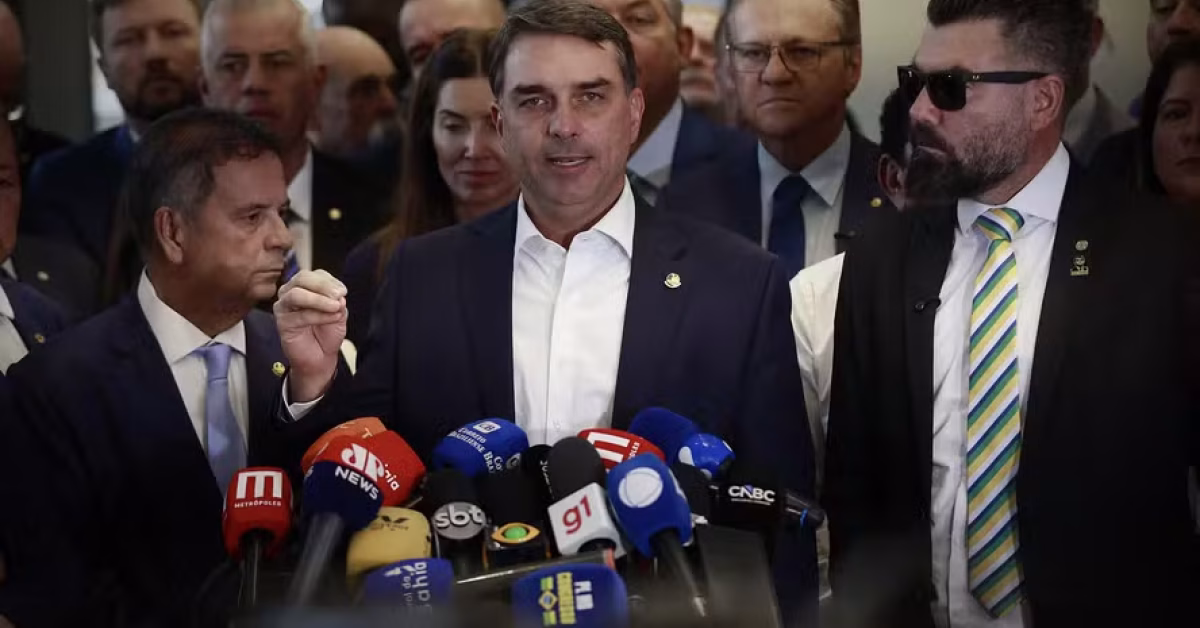 114971378-pa-brasilia-19-05-2026-flavio-bolsonaro-pronunciamento-a-imprensa-senador-flavio-bolson