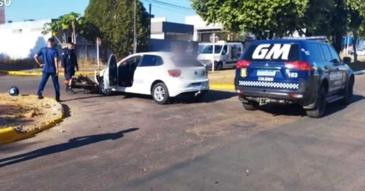 Acidente-em-Colider-Moto-Fica-Presa-embaixo-de-VW-Polo