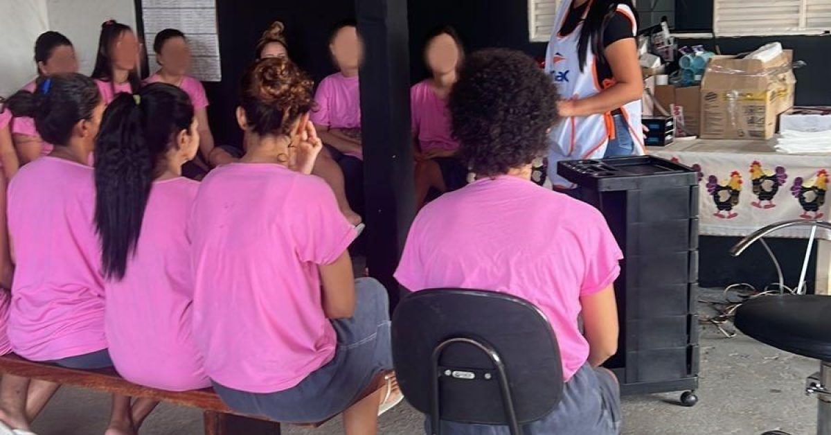 Reeducandas-da-Cadeia-Publica-de-Colider-fazem-curso-de-escova-e-modelagem-de-cabelo-900x600