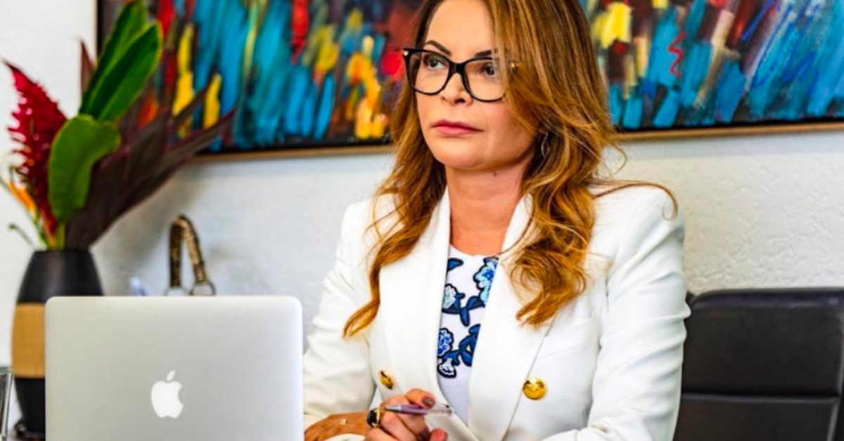 Virginia-Mendes-7-Caroline-De-Vitta