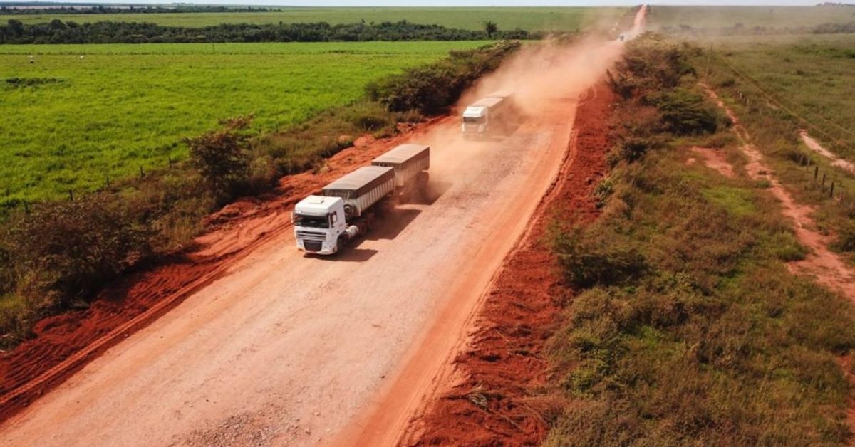 caminhão preso