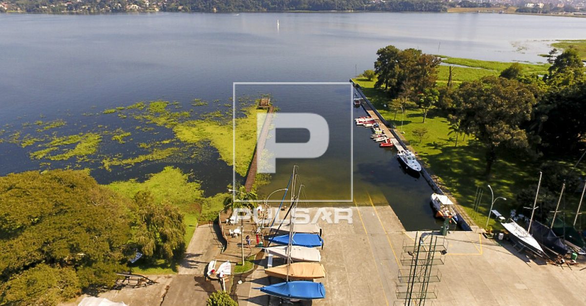 Vista de drone do atracadouro do Yacht Club Santo Amaro na margem da represa de Guarapiranga Local: São Paulo - SP Data: 05/2018 Codigo:  03TA775 Autor: Tales Azzi