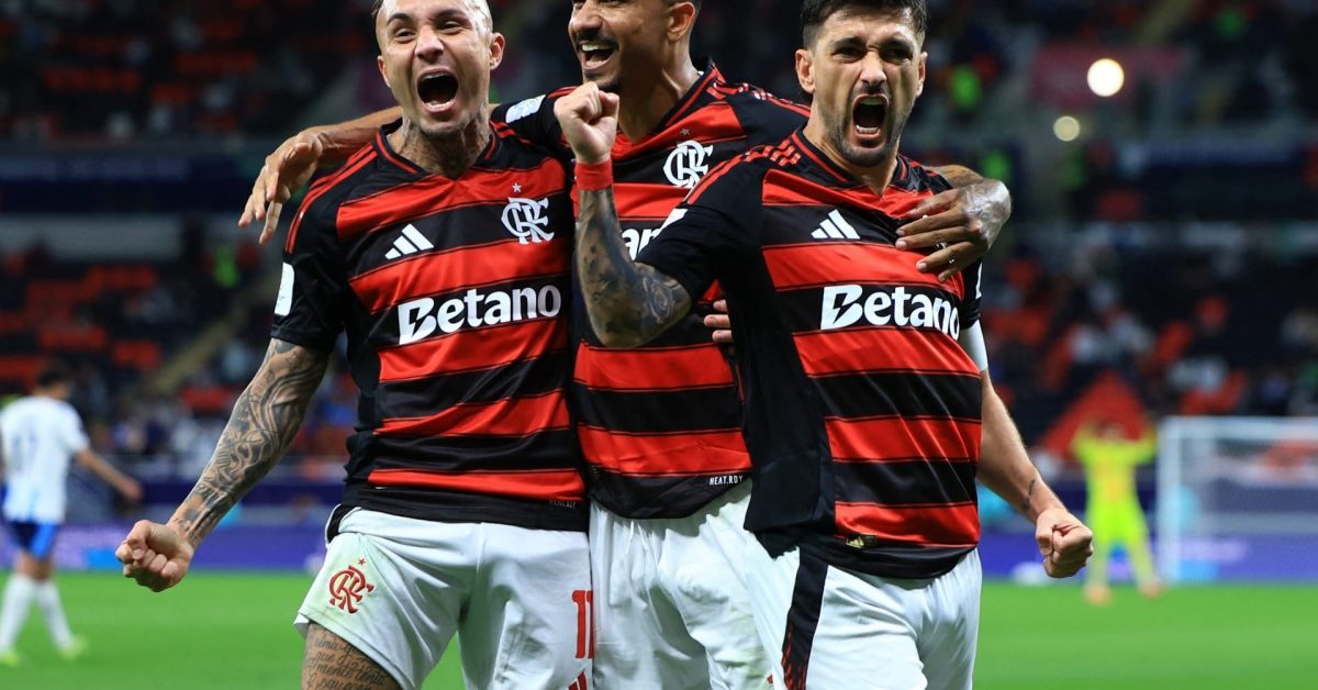 everton-cebolinha-danilo-e-arrascaeta-comemorando-o-segundo-gol-do-flamengo-152731