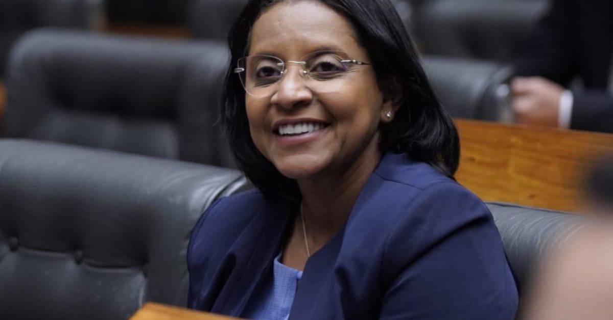 gisela sorrindo