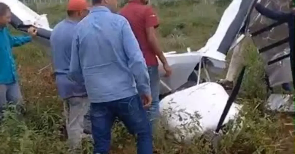 queda-aviao-confresa-1